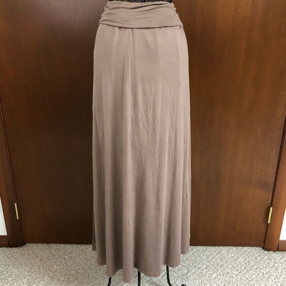 Sarah La Maxi Skirt Brown with Gold Embellishments - Picture 4 of 6